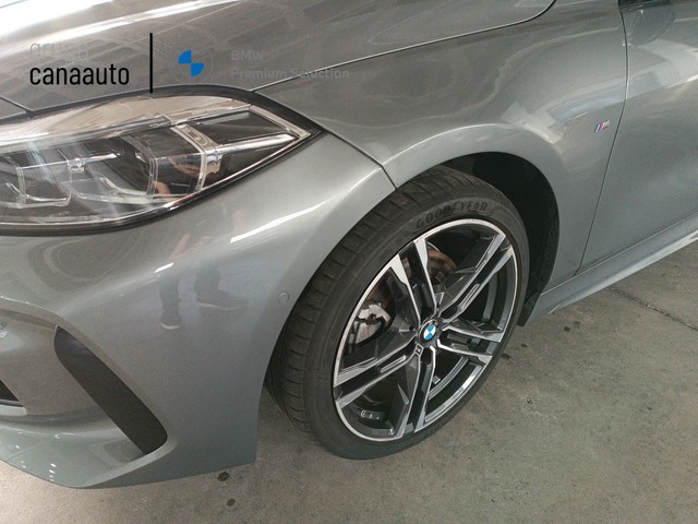 BMW Serie 1 118i color Gris. Año 2024. 103KW(140CV). Gasolina. En concesionario TACO de Sta. C. Tenerife