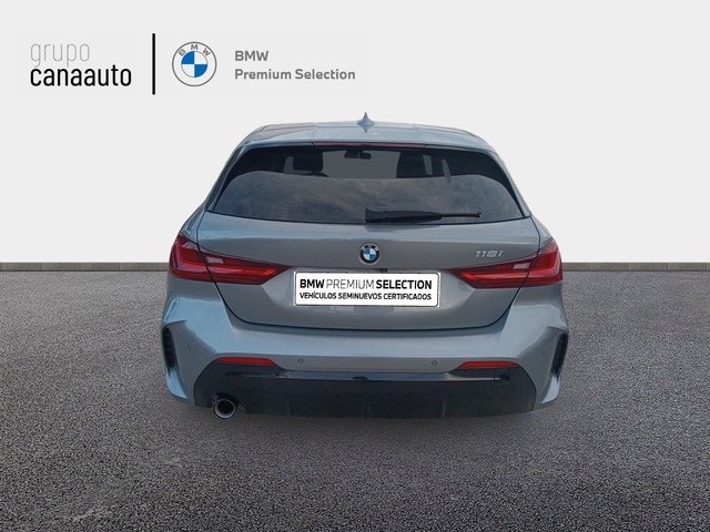 BMW Serie 1 118i color Gris. Año 2024. 103KW(140CV). Gasolina. En concesionario TACO de Sta. C. Tenerife