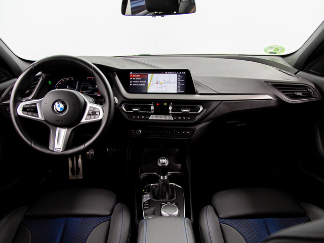 BMW Serie 1 116d color Negro. Año 2024. 85KW(116CV). Diésel. En concesionario Movil Begar Alcoy de Alicante