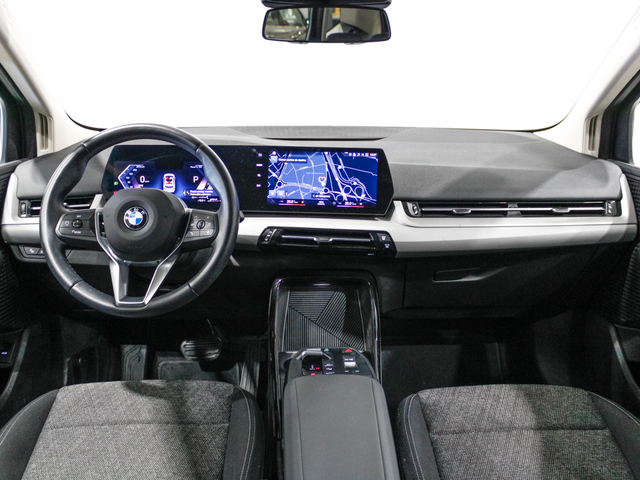BMW Serie 2 218d Active Tourer color Blanco. Año 2024. 110KW(150CV). Diésel. En concesionario Barcelona Premium -- GRAN VIA de Barcelona