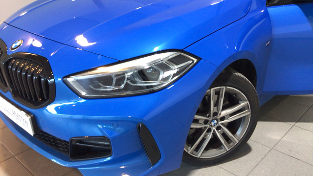 BMW Serie 1 118d color Azul. Año 2024. 110KW(150CV). Diésel. En concesionario BYmyCAR Madrid - Alcalá de Madrid