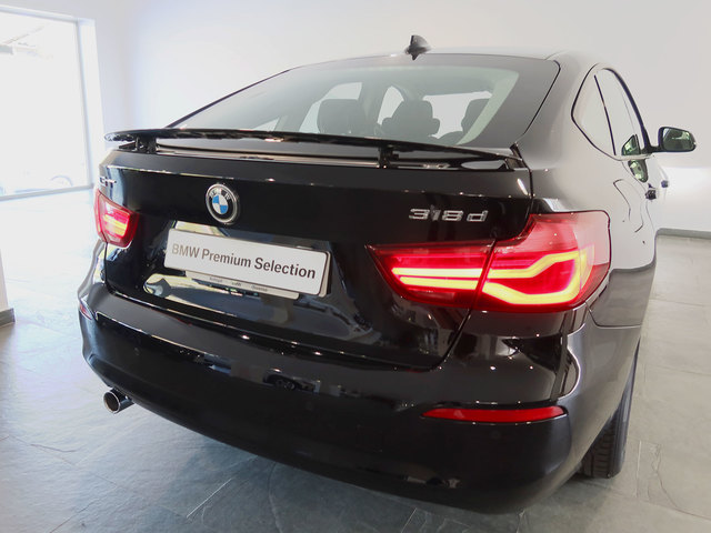 BMW Serie 3 318d Gran Turismo color Negro. Año 2019. 110KW(150CV). Diésel. En concesionario Autogal de Ourense