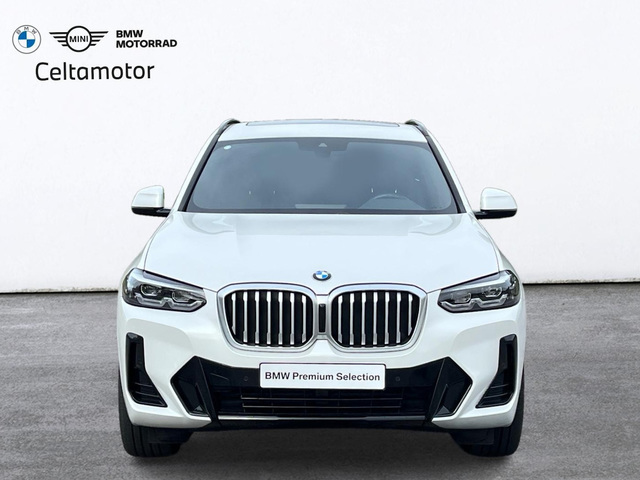 BMW X3 xDrive20d color Blanco. Año 2024. 140KW(190CV). Diésel. En concesionario Celtamotor Vigo de Pontevedra