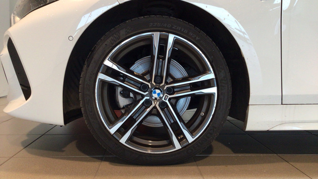 BMW Serie 1 118d color Blanco. Año 2024. 110KW(150CV). Diésel. En concesionario BYmyCAR Madrid - Alcalá de Madrid