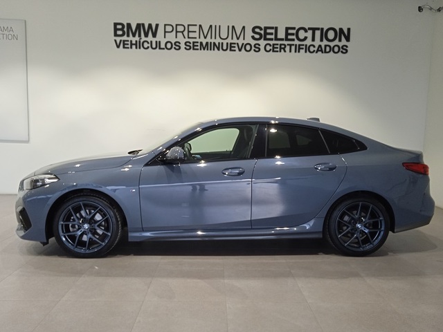 BMW Serie 2 218i Gran Coupe color Gris. Año 2022. 103KW(140CV). Gasolina. En concesionario ALBAMOCION CIUDAD REAL  de Ciudad Real