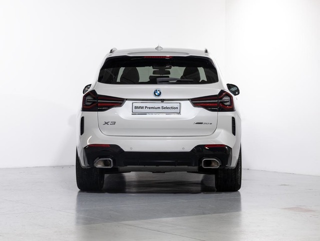 BMW X3 xDrive30e color Blanco. Año 2021. 215KW(292CV). Híbrido Electro/Gasolina. En concesionario Oliva Motor Girona de Girona