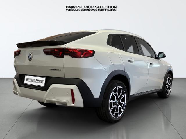BMW X2 sDrive18d color Blanco. Año 2024. 110KW(150CV). Diésel. En concesionario Automotor Costa, S.L.U. de Almería