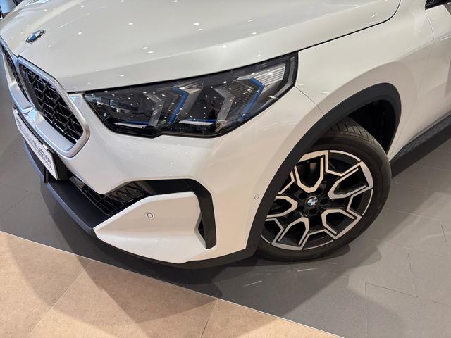 BMW X2 sDrive18d color Blanco. Año 2024. 110KW(150CV). Diésel. En concesionario Automotor Costa, S.L.U. de Almería