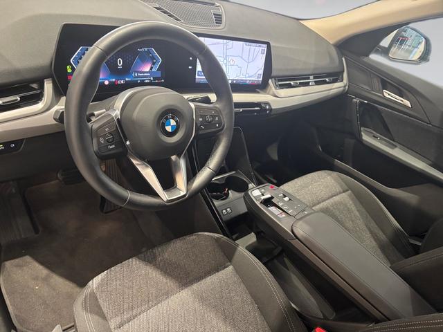 BMW X2 sDrive18d color Blanco. Año 2024. 110KW(150CV). Diésel. En concesionario Automotor Costa, S.L.U. de Almería