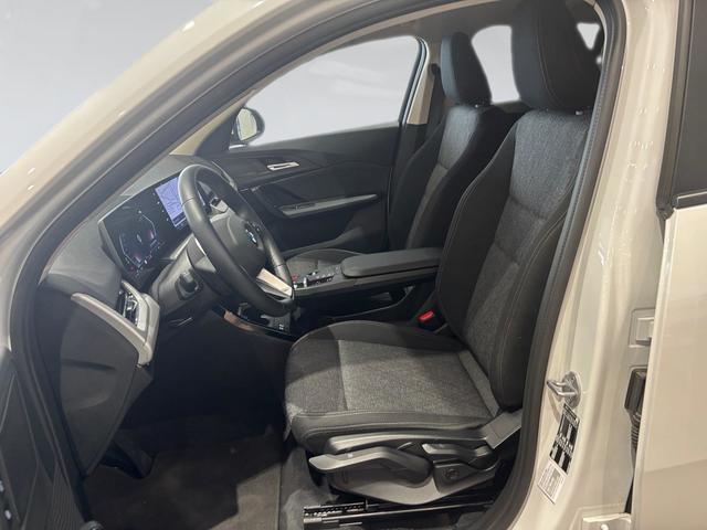 BMW X2 sDrive18d color Blanco. Año 2024. 110KW(150CV). Diésel. En concesionario Automotor Costa, S.L.U. de Almería