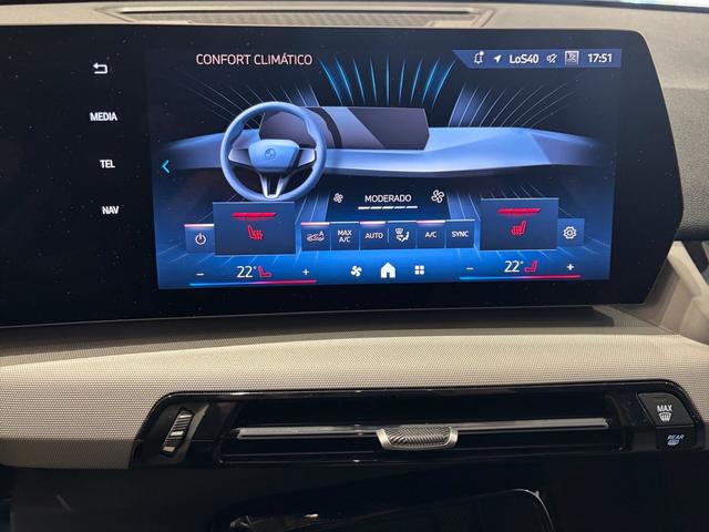 BMW X2 sDrive18d color Blanco. Año 2024. 110KW(150CV). Diésel. En concesionario Automotor Costa, S.L.U. de Almería
