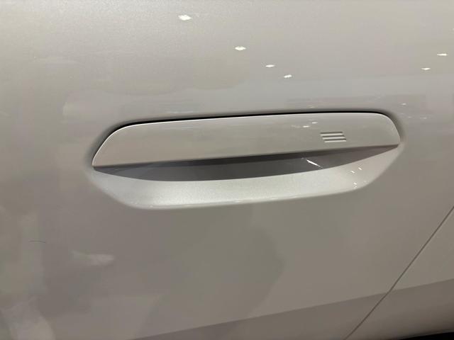 BMW X2 sDrive18d color Blanco. Año 2024. 110KW(150CV). Diésel. En concesionario Automotor Costa, S.L.U. de Almería