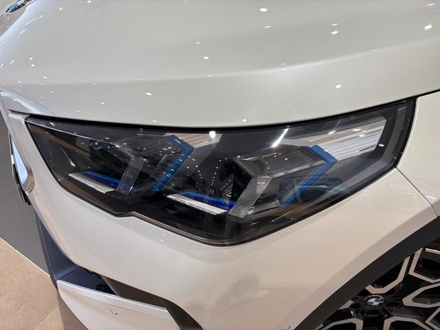 BMW X2 sDrive18d color Blanco. Año 2024. 110KW(150CV). Diésel. En concesionario Automotor Costa, S.L.U. de Almería