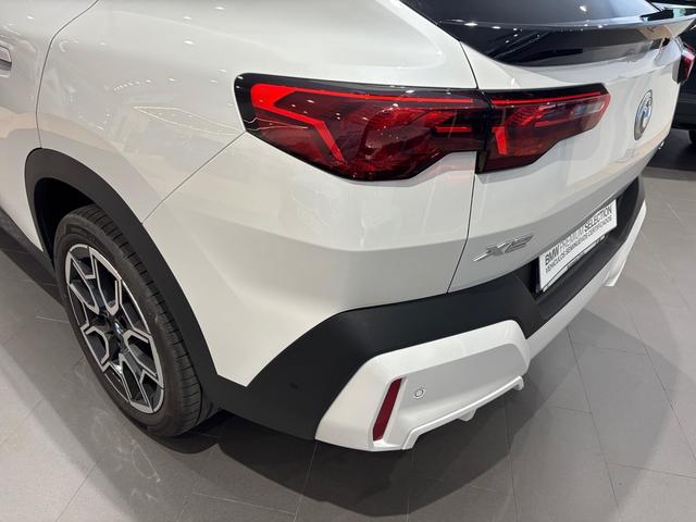 BMW X2 sDrive18d color Blanco. Año 2024. 110KW(150CV). Diésel. En concesionario Automotor Costa, S.L.U. de Almería