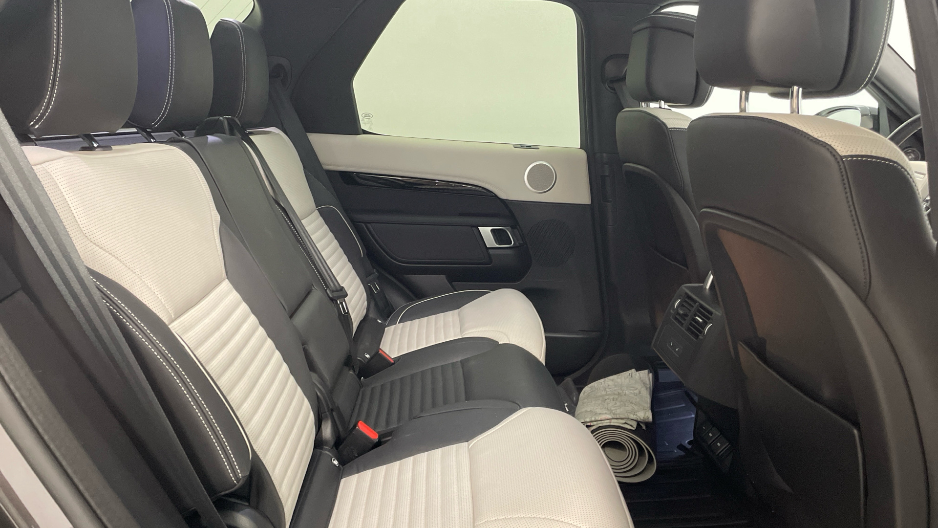 Land Rover Discovery 3.0D I6 - 5