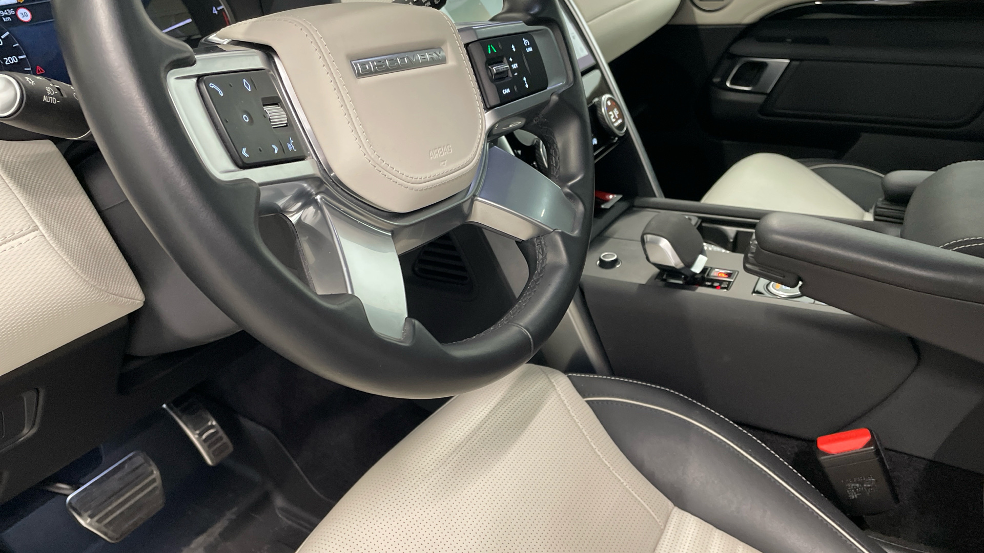 Land Rover Discovery 3.0D I6 - 12