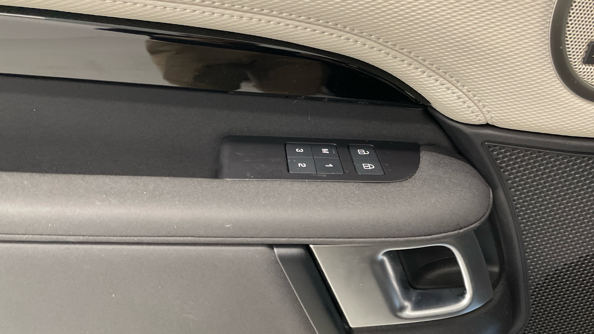 Land Rover Discovery 3.0D I6 - 13
