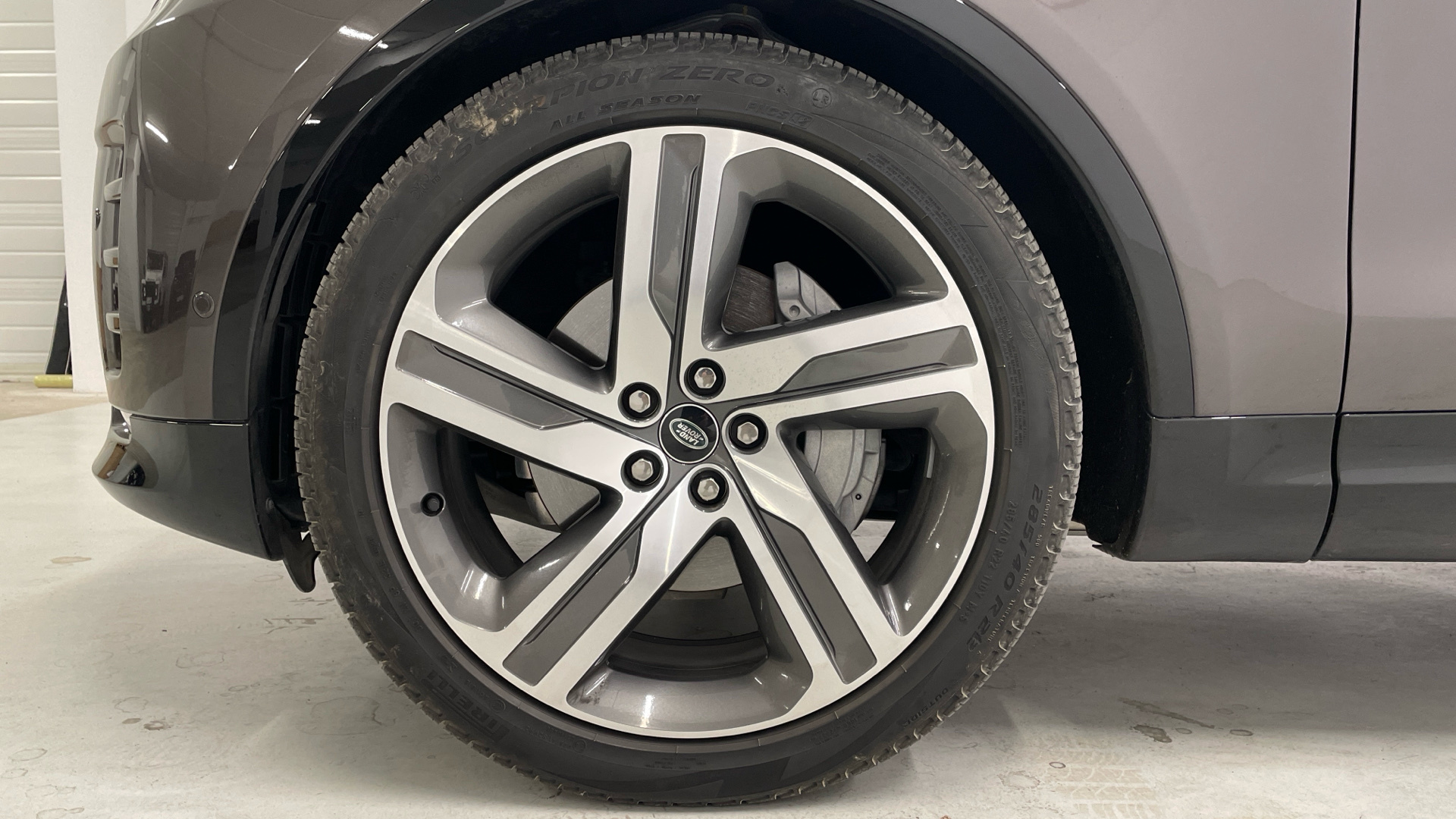 Land Rover Discovery 3.0D I6 - 15