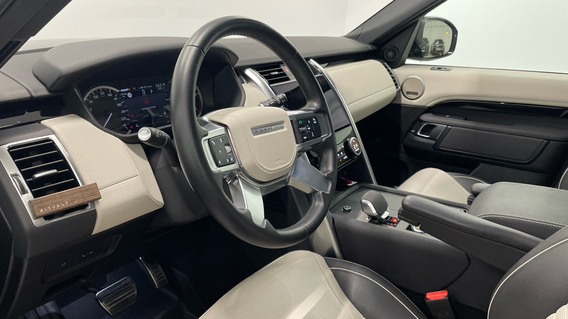 Land Rover Discovery 3.0D I6 - 28