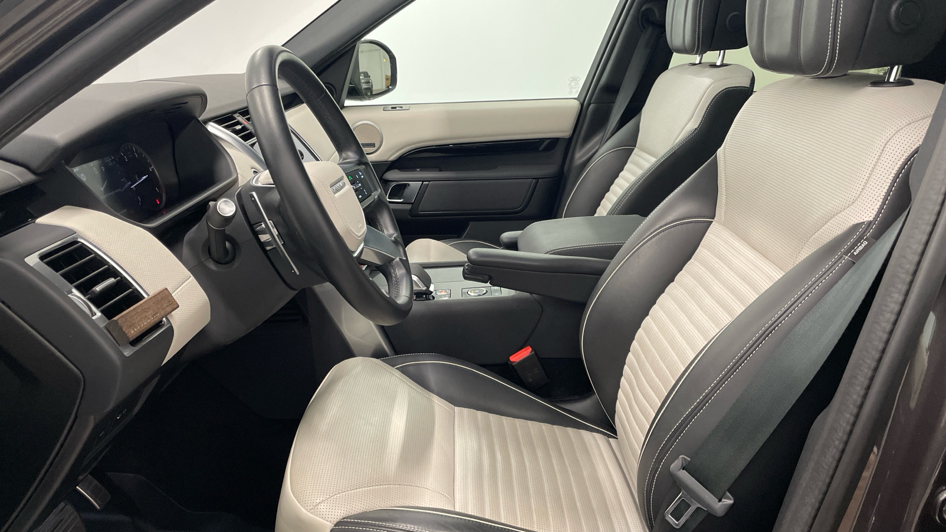 Land Rover Discovery 3.0D I6 - 29