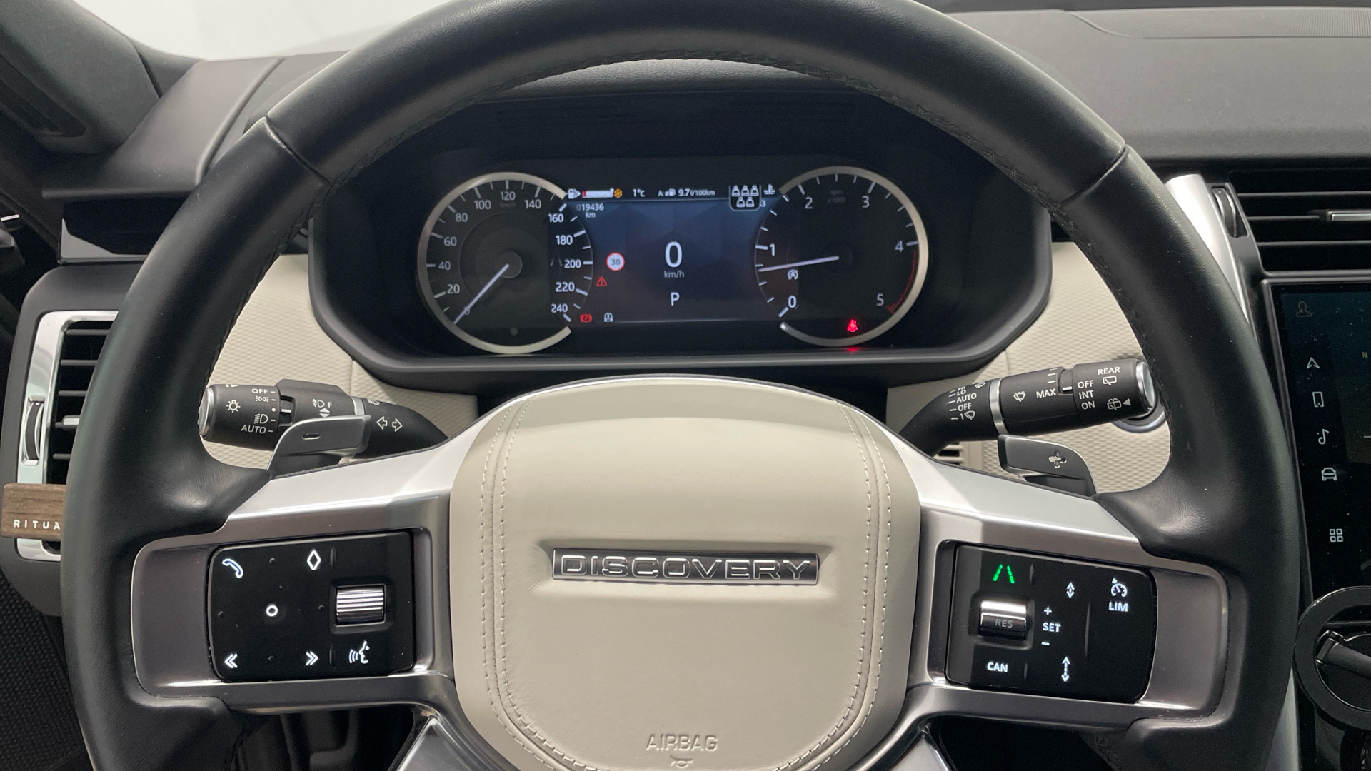 Land Rover Discovery 3.0D I6 - 32