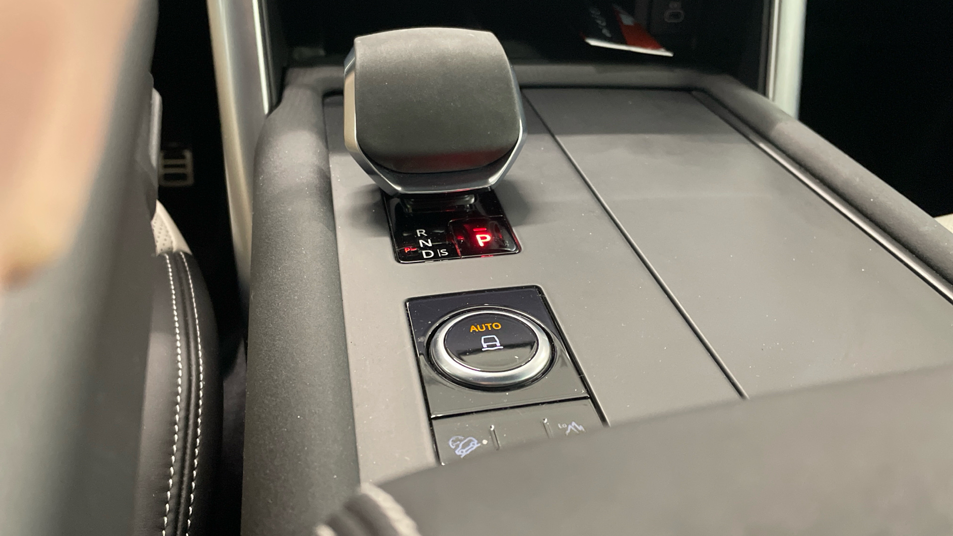 Land Rover Discovery 3.0D I6 - 38