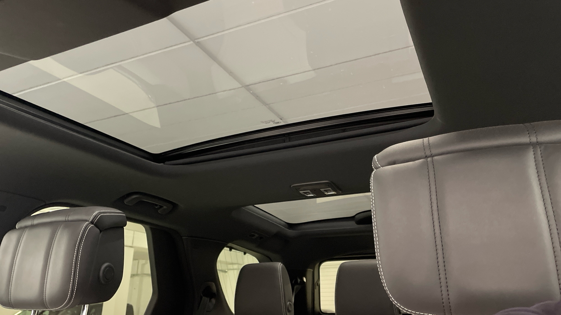 Land Rover Discovery 3.0D I6 - 40