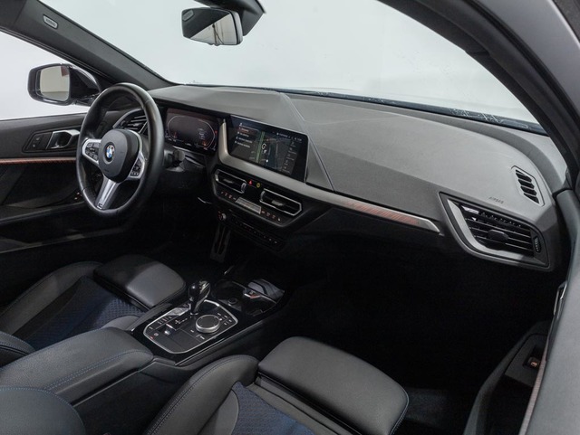 BMW Serie 1 118d color Gris. Año 2024. 110KW(150CV). Diésel. En concesionario Oliva Motor Girona de Girona