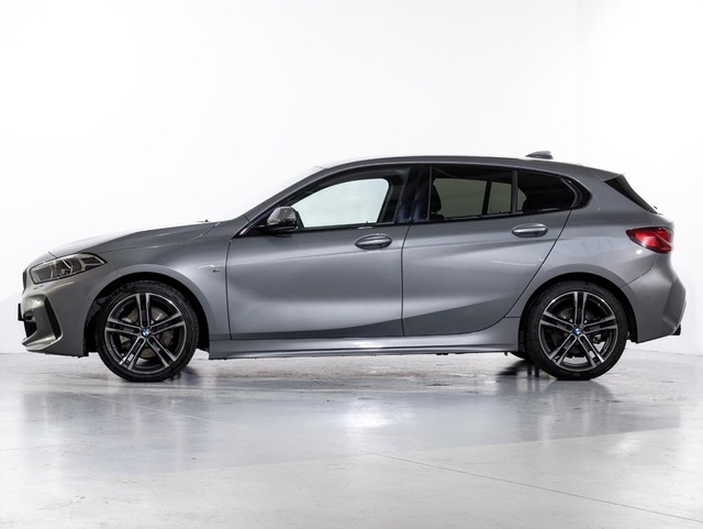 BMW Serie 1 118i color Gris. Año 2024. 103KW(140CV). Gasolina. En concesionario Oliva Motor Girona de Girona