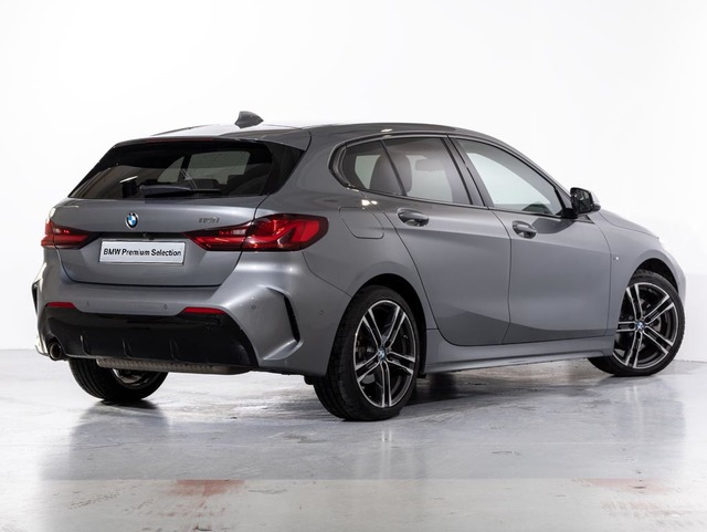 BMW Serie 1 118i color Gris. Año 2024. 103KW(140CV). Gasolina. En concesionario Oliva Motor Girona de Girona