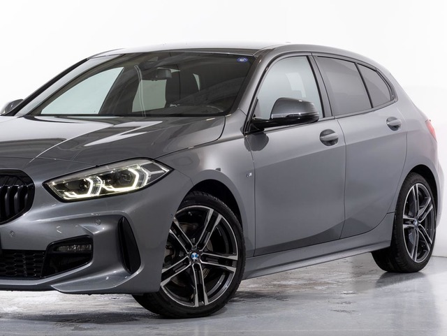 BMW Serie 1 118i color Gris. Año 2024. 103KW(140CV). Gasolina. En concesionario Oliva Motor Girona de Girona