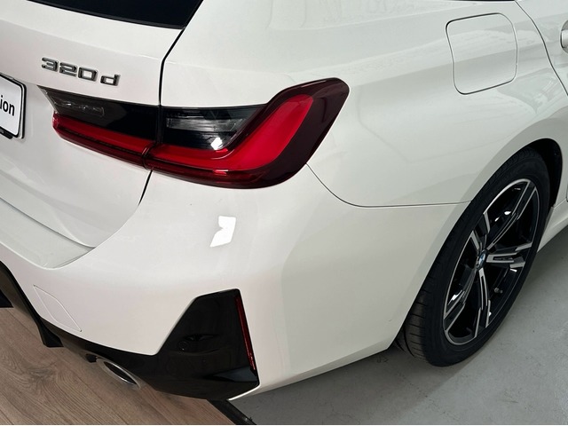 BMW Serie 3 320d Touring color Blanco. Año 2022. 140KW(190CV). Diésel. En concesionario Triocar Gijón (Bmw y Mini) de Asturias