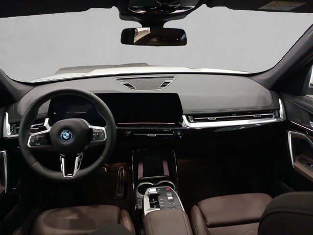 BMW iX1 eDrive20 color Blanco. Año 2025. 150KW(204CV). Eléctrico. En concesionario Enekuri Motor de Vizcaya