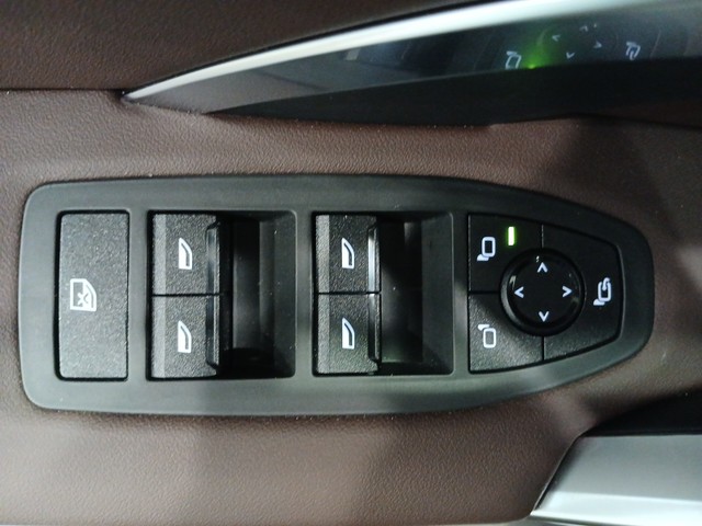 BMW iX1 eDrive20 color Blanco. Año 2025. 150KW(204CV). Eléctrico. En concesionario Enekuri Motor de Vizcaya