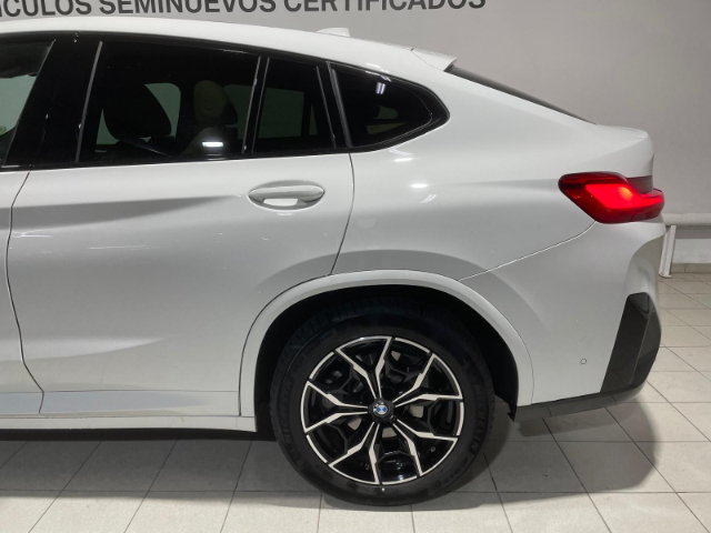 BMW X4 xDrive20d color Blanco. Año 2024. 140KW(190CV). Diésel. En concesionario Hispamovil, Torrevieja de Alicante