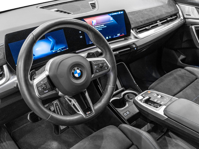 BMW X2 sDrive20i color Azul. Año 2025. 125KW(170CV). Gasolina. En concesionario Caetano Cuzco, Alcalá de Madrid