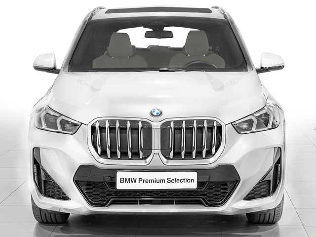 BMW X1 xDrive30e color Blanco. Año 2025. 240KW(326CV). Híbrido Electro/Gasolina. En concesionario Caetano Cuzco, Salvatierra de Madrid