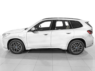 Fotos de BMW X1 xDrive30e color Blanco. Año 2025. 240KW(326CV). Híbrido Electro/Gasolina. En concesionario Caetano Cuzco, Salvatierra de Madrid