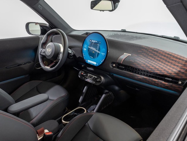 fotoG 7 del MINI MINI 3 Puertas Cooper SE 160 kW (218 CV) 218cv Eléctrico del 2024 en Girona