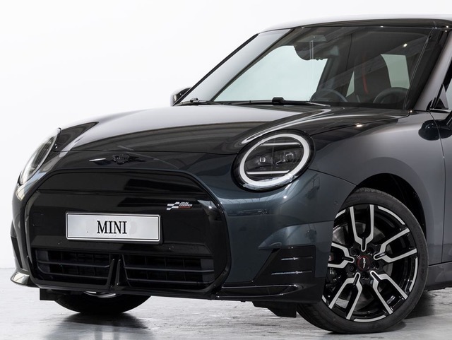 fotoG 13 del MINI MINI 3 Puertas Cooper SE 160 kW (218 CV) 218cv Eléctrico del 2024 en Girona