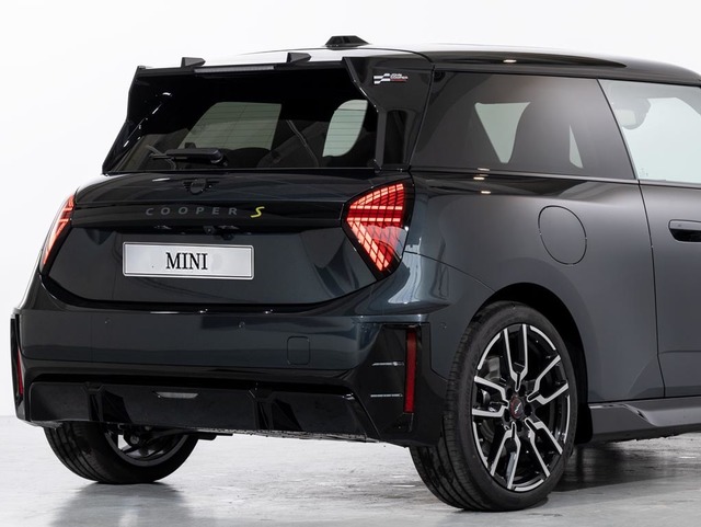 fotoG 14 del MINI MINI 3 Puertas Cooper SE 160 kW (218 CV) 218cv Eléctrico del 2024 en Girona