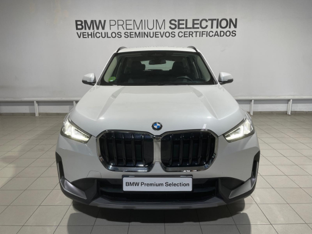 BMW X1 sDrive18d color Blanco. Año 2023. 110KW(150CV). Diésel. En concesionario Hispamovil Elche de Alicante