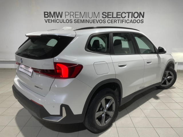 BMW X1 sDrive18d color Blanco. Año 2023. 110KW(150CV). Diésel. En concesionario Hispamovil Elche de Alicante