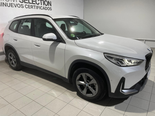 BMW X1 sDrive18d color Blanco. Año 2023. 110KW(150CV). Diésel. En concesionario Hispamovil Elche de Alicante