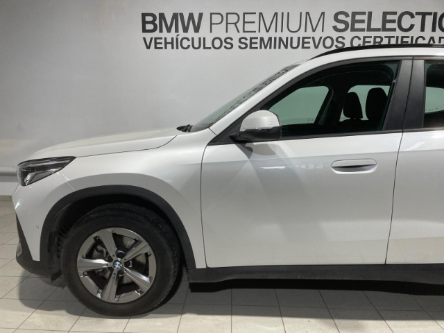 BMW X1 sDrive18d color Blanco. Año 2023. 110KW(150CV). Diésel. En concesionario Hispamovil Elche de Alicante