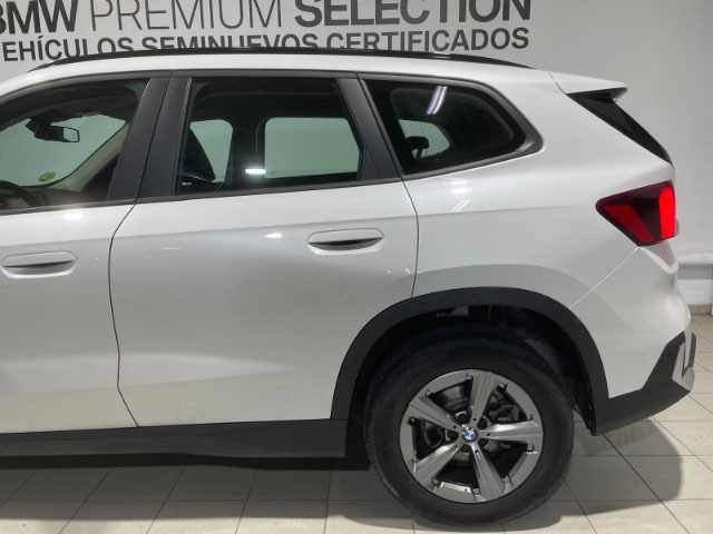 BMW X1 sDrive18d color Blanco. Año 2023. 110KW(150CV). Diésel. En concesionario Hispamovil Elche de Alicante