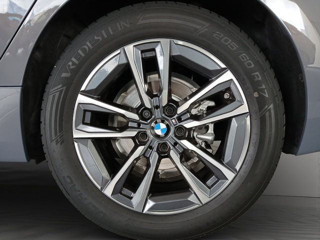 BMW Serie 2 218i Active Tourer color Gris. Año 2024. 100KW(136CV). Gasolina. En concesionario FINESTRAT Automoviles Fersan, S.A. de Alicante
