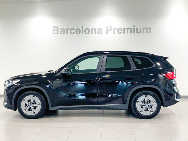 BMW iX1 xDrive30 color Negro. Año 2025. 230KW(313CV). Eléctrico. En concesionario Barcelona Premium -- GRAN VIA de Barcelona