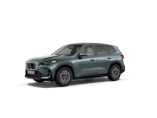 BMW iX1 xDrive30 color Verde. Año 2025. 230KW(313CV). Eléctrico. En concesionario Barcelona Premium -- GRAN VIA de Barcelona