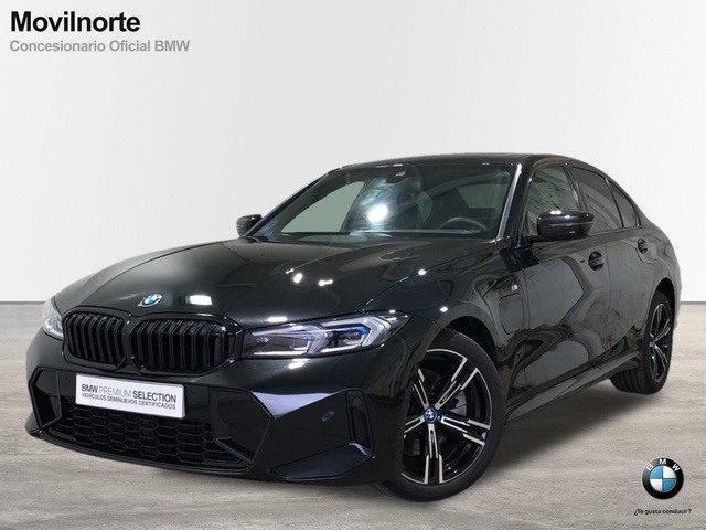 BMW Serie 3 330e color Negro. Año 2024. 215KW(292CV). Híbrido Electro/Gasolina. En concesionario Movilnorte El Carralero de Madrid